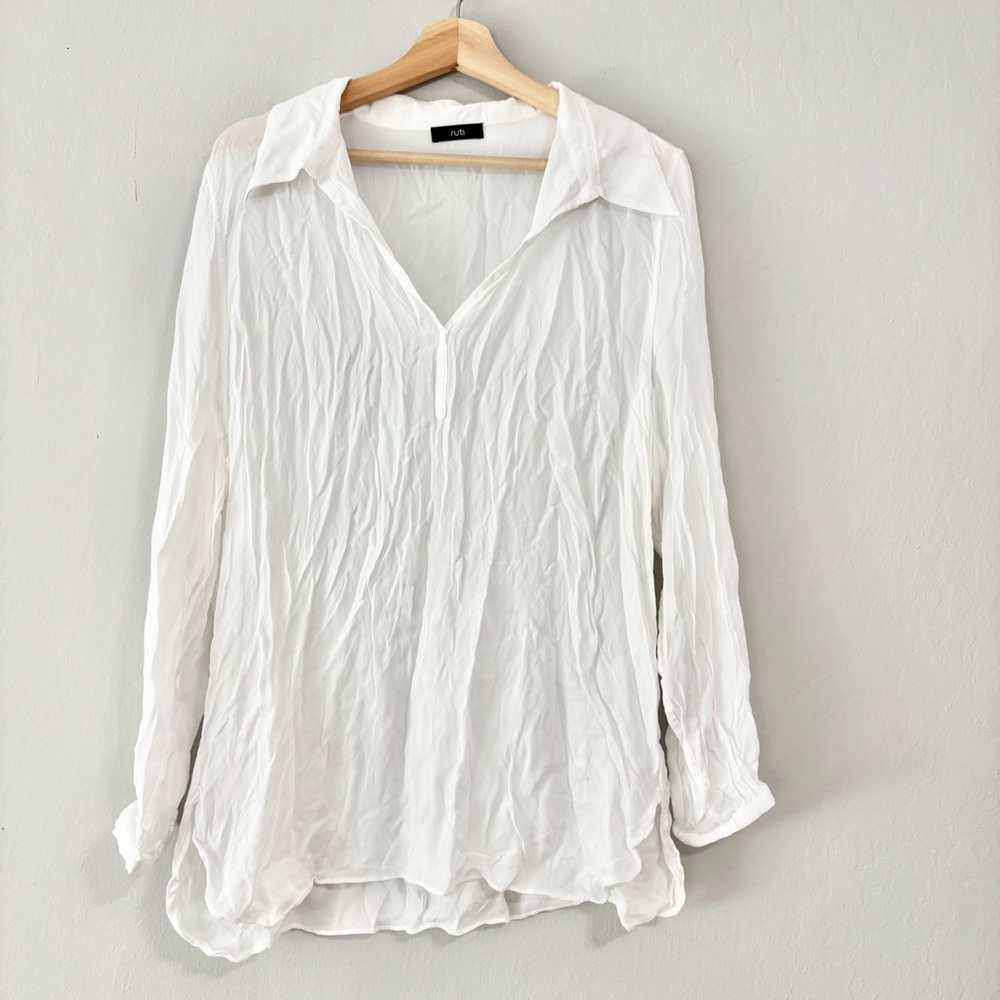 RUTI White Collared Flowy V Neck Blouse